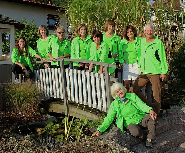 Gruppe im Hotelgarten